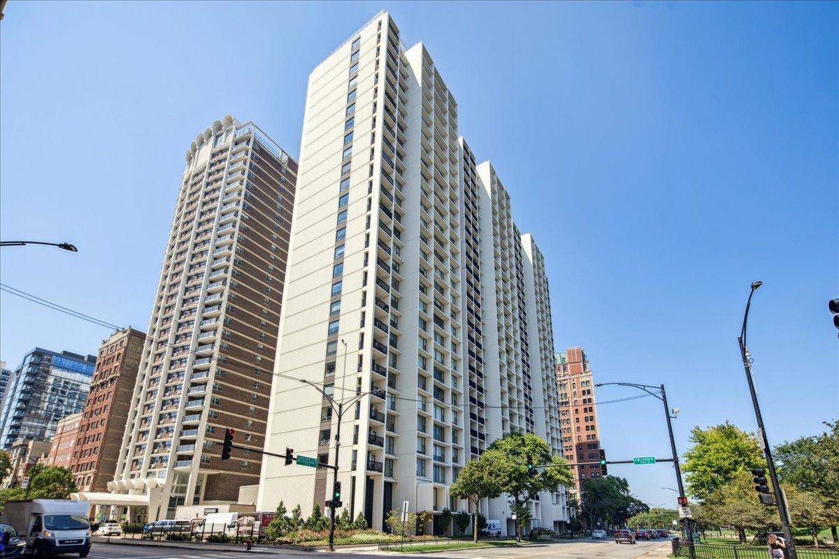 3200 N Lake Shore Dr. #2106, Chicago, IL 60657
