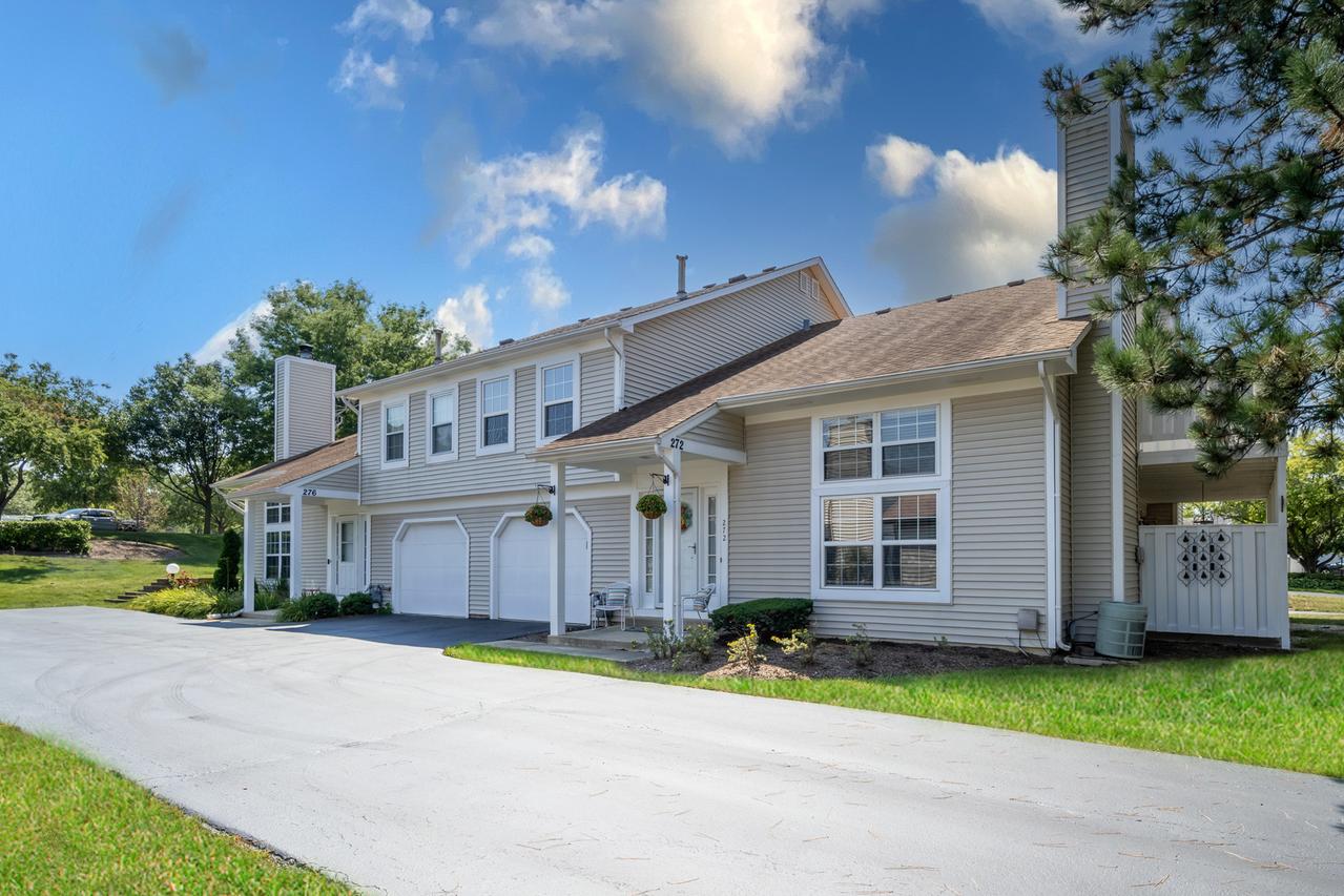 272 Juniper Cir., Streamwood, IL 60107