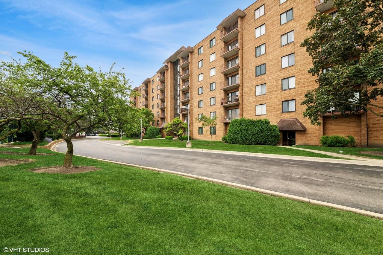 1717 W Crystal Ln. #701, Mount Prospect, IL 60056