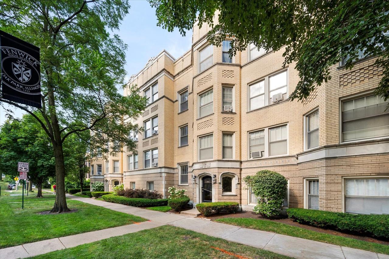 403 S East Ave. #2, Oak Park, IL 60302