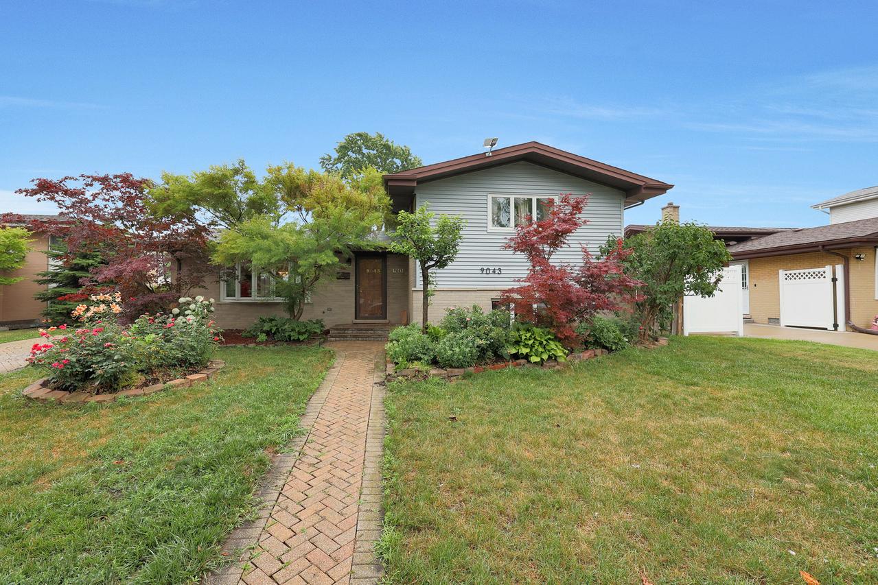 9043 Oriole Ave., Morton Grove, IL 60053
