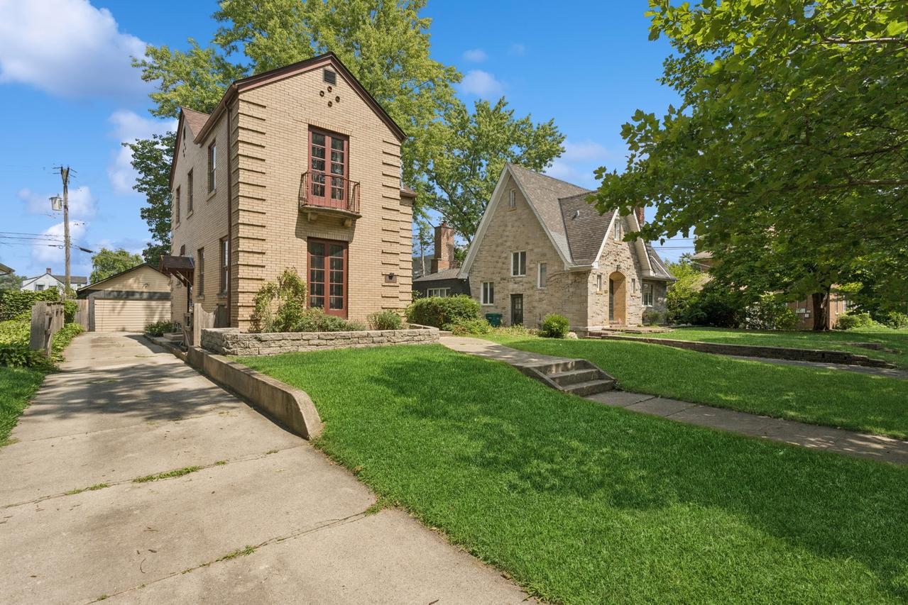 807 Sherwood Pl., Joliet, IL 60435