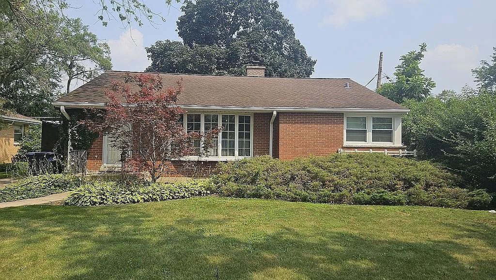1376 Whitcomb Ave., Des Plaines, IL 60018