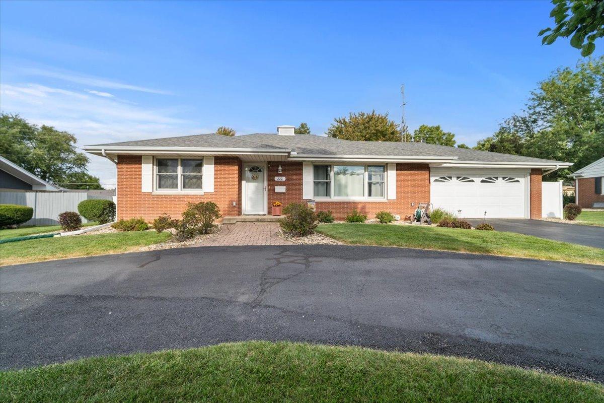 222 Fairway Dr., Bloomington, IL 61701