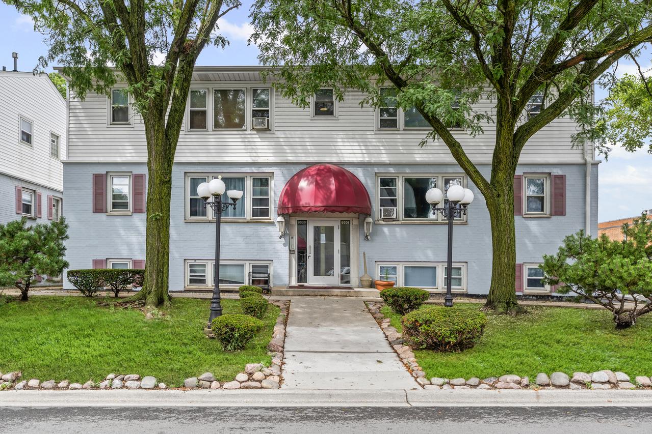 9501 Kelvin Ln. #2443, Schiller Park, IL 60176