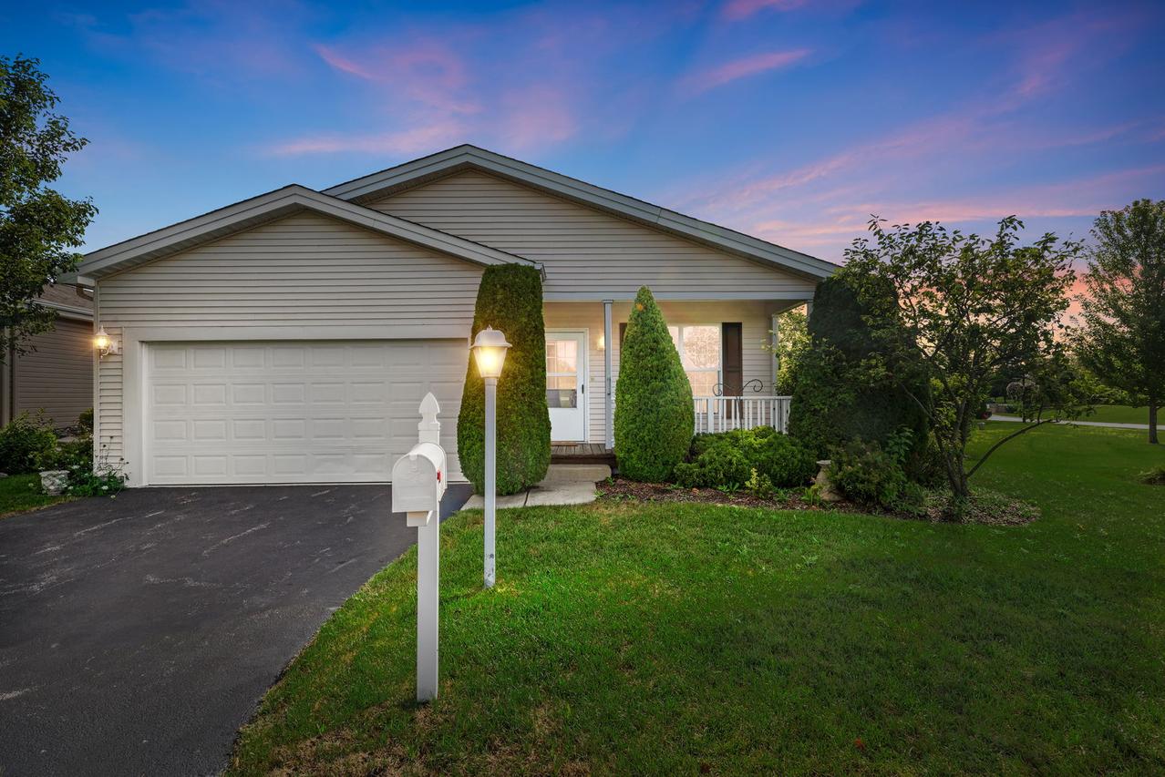 1 Rocking Horse Ln., Grayslake, IL 60030
