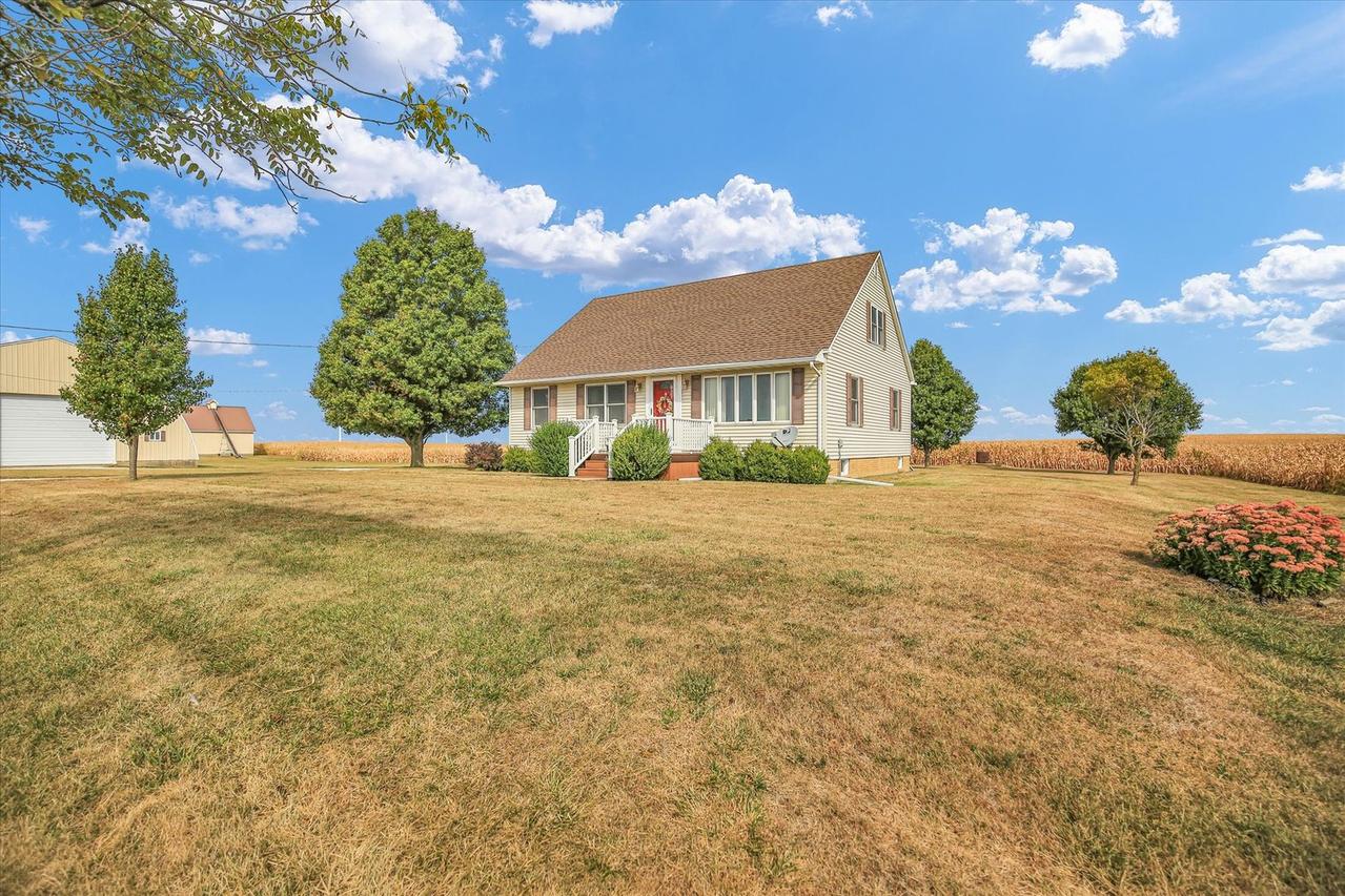 2151 E 2600 North Rd., Armstrong, IL 61812