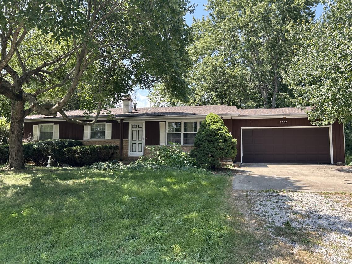 2232 Heather Hills Dr., St. Joseph, IL 61873
