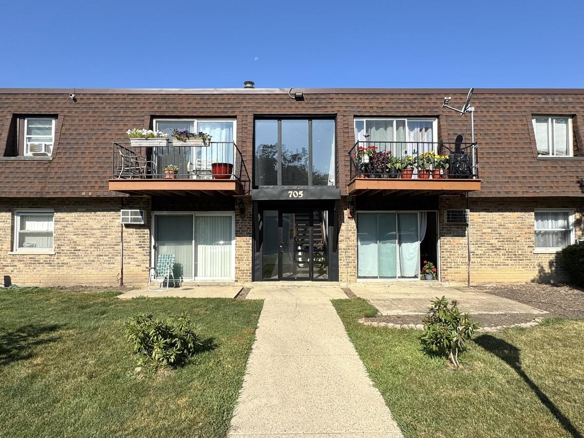 705 Grove Dr. #101, Buffalo Grove, IL 60089