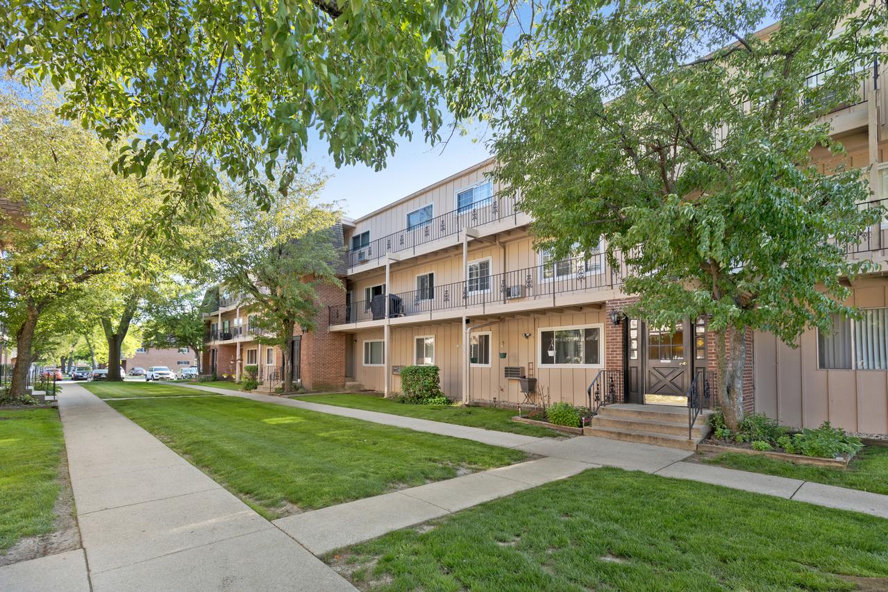 2508 Algonquin Rd. #16, Rolling Meadows, IL 60008