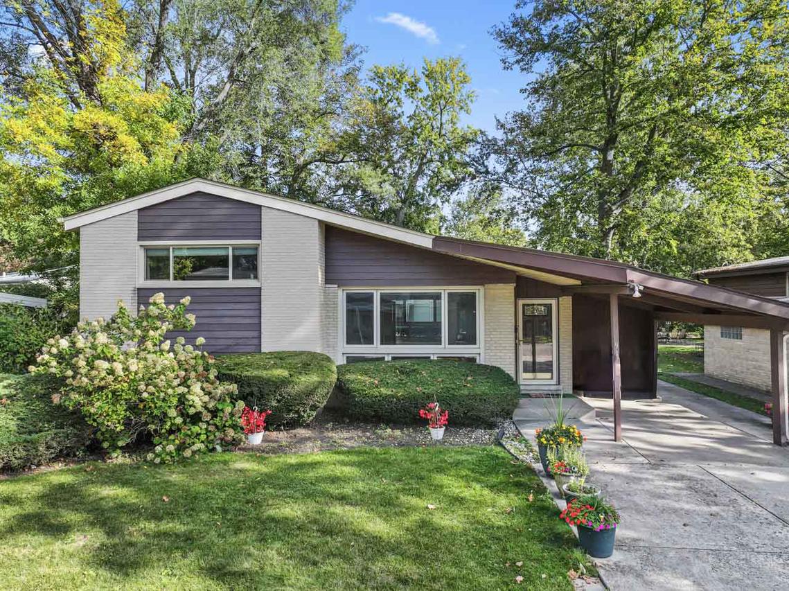 9101 Sleeping Bear Rd., Skokie, IL 60076