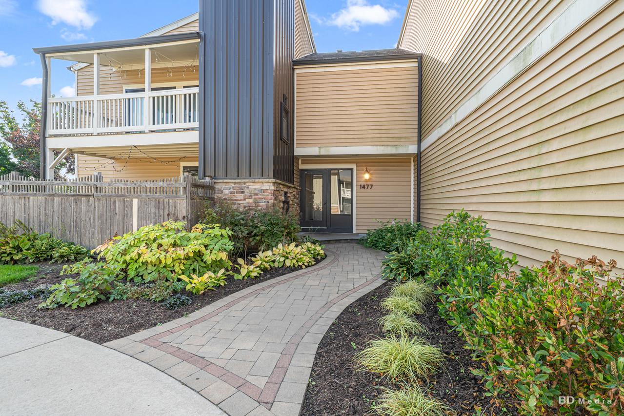 1477 S County Farm Rd. #2-3F, Wheaton, IL 60189