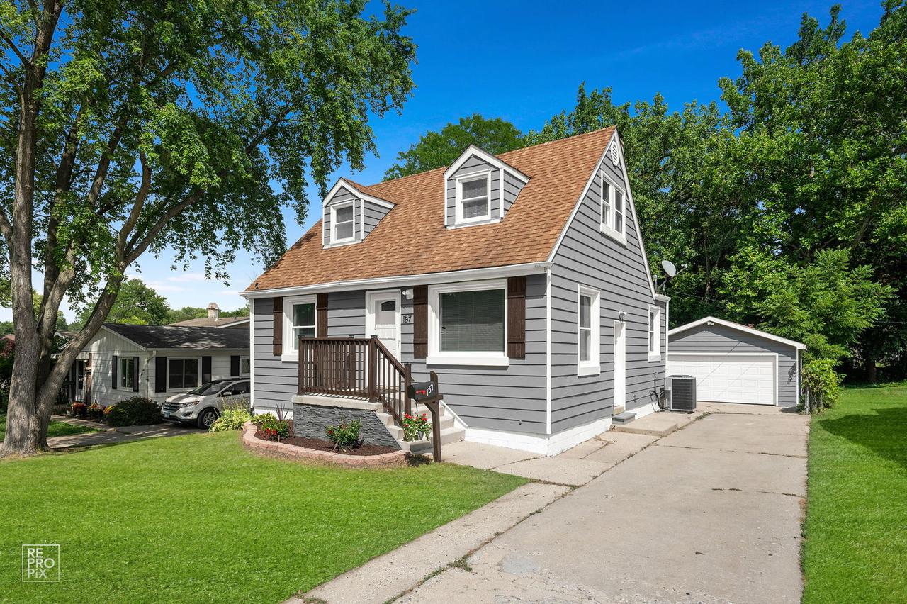 157 N Emerald Ave., Mundelein, IL 60060
