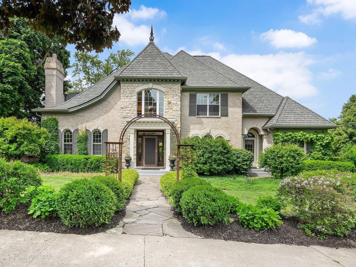 734 Highview Ave., Glen Ellyn, IL 60137