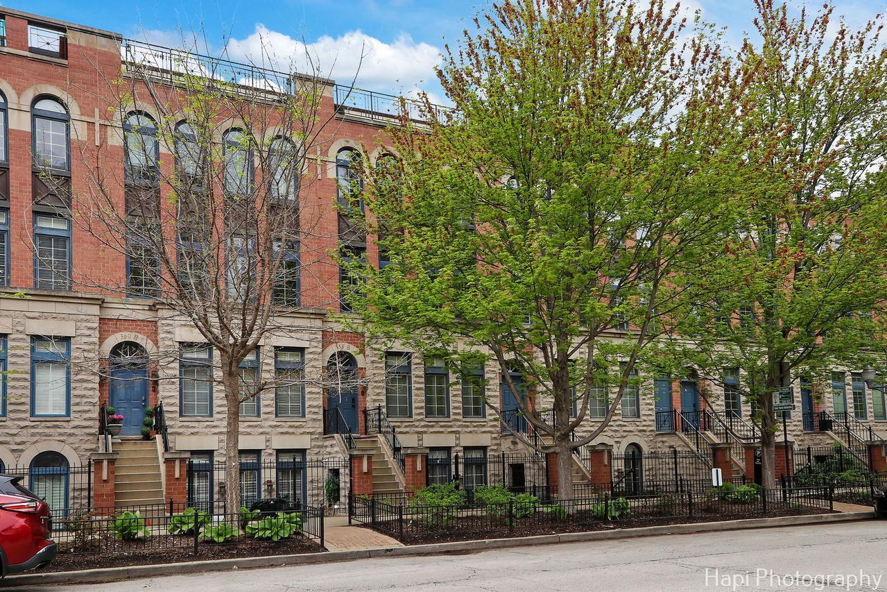358 W Huron St. #B, Chicago, IL 60654