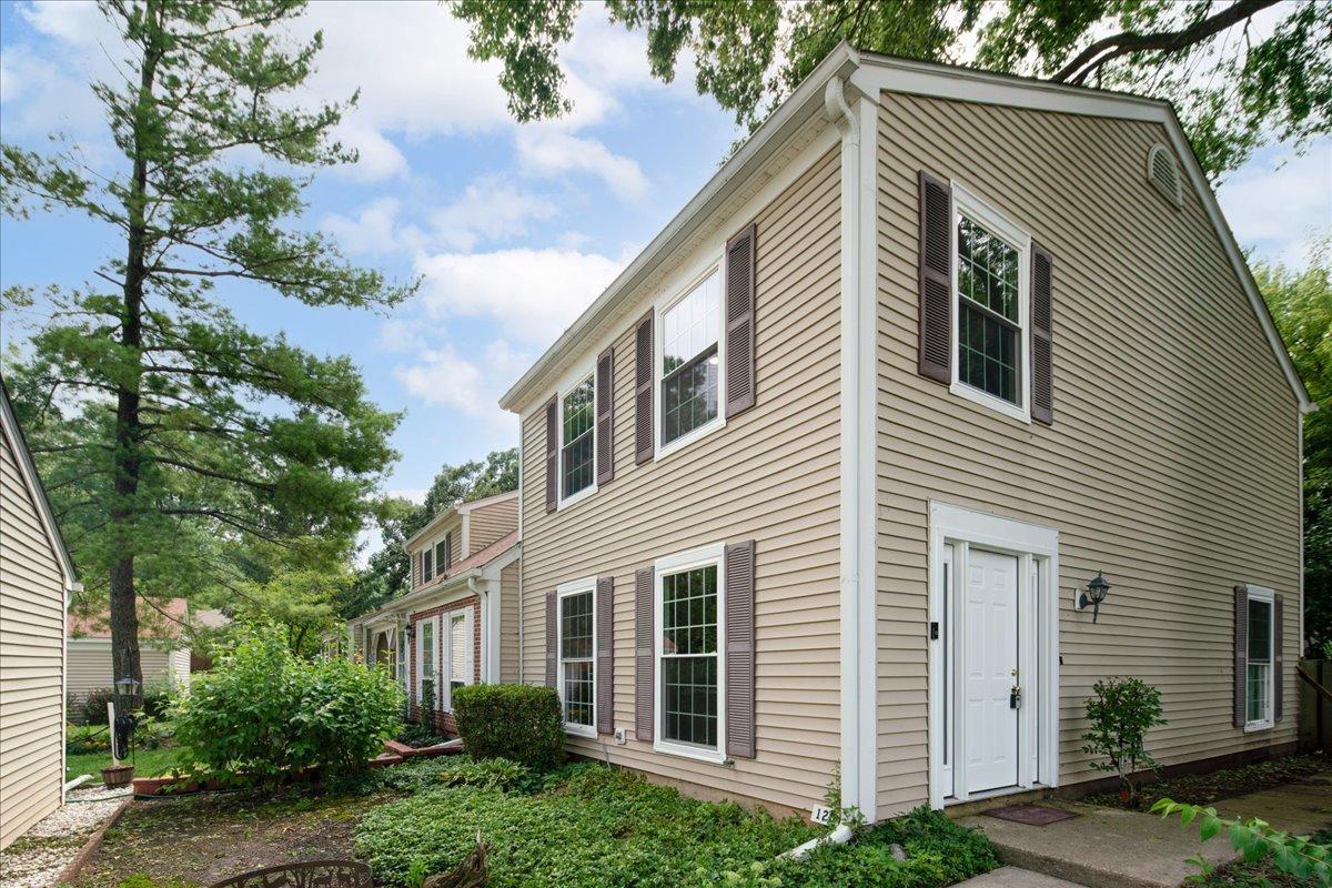 120 Bright Oaks Cir., Cary, IL 60013