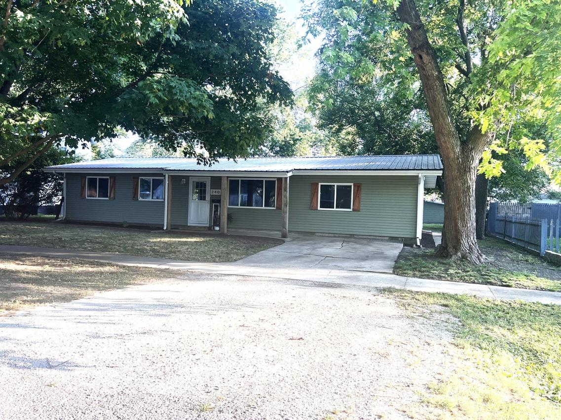 240 W Pine St., Paxton, IL 60957