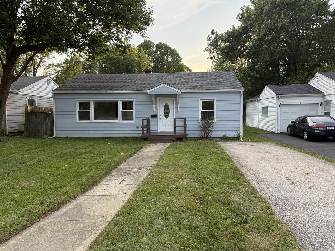 16 S Midland Ave., Mundelein, IL 60060