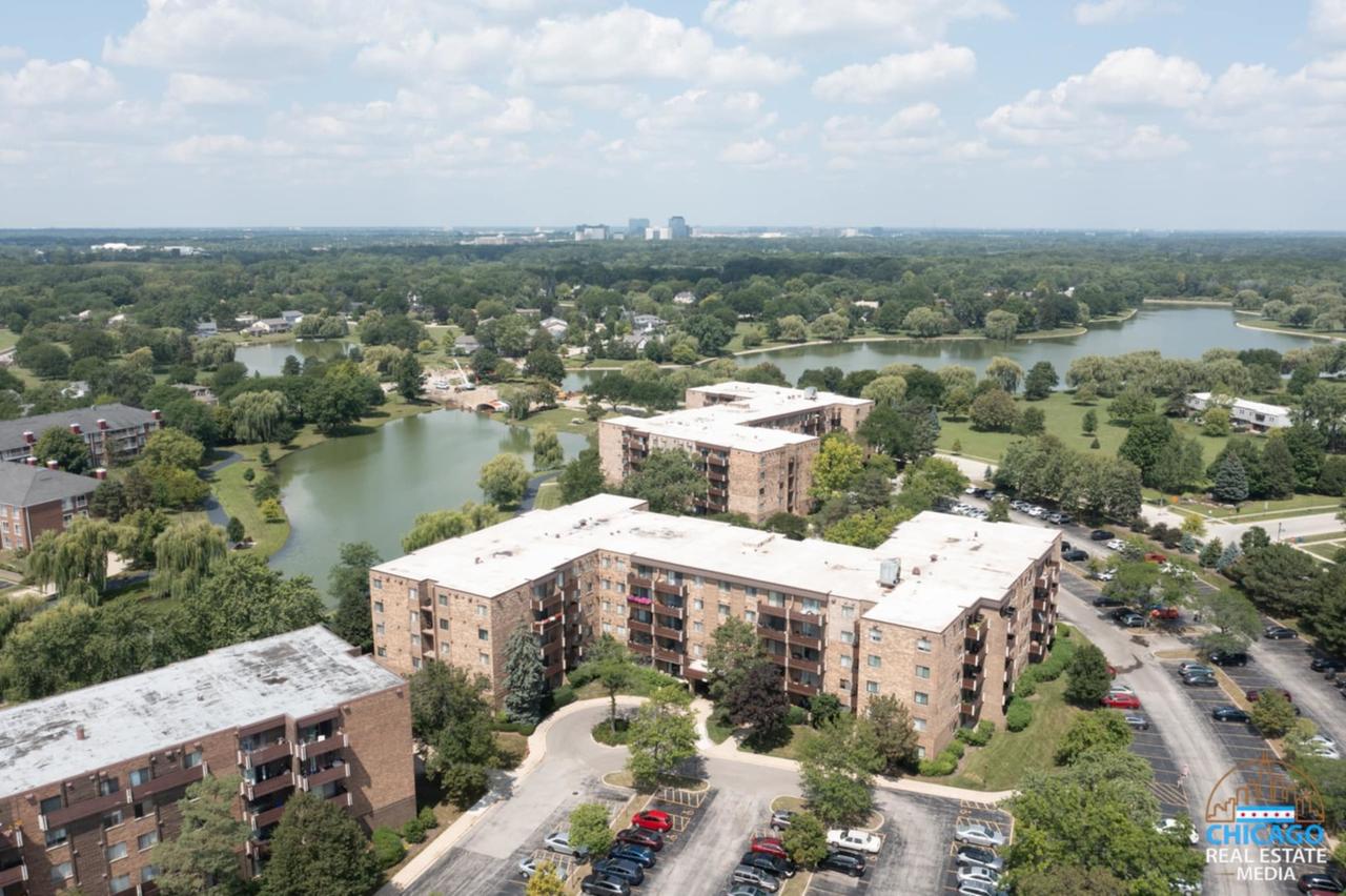 720 Wellington Ave. #415, Elk Grove Village, IL 60007