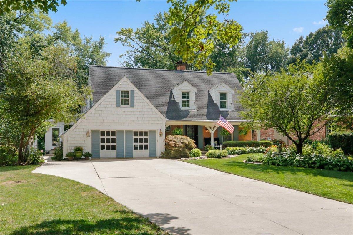 17 Sunset Rd., Bloomington, IL 61701