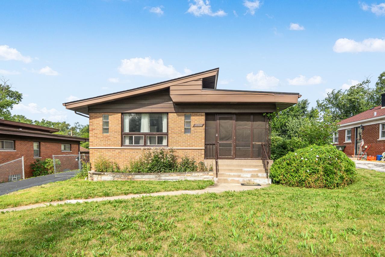 17220 Highland Ave., Hazel Crest, IL 60429