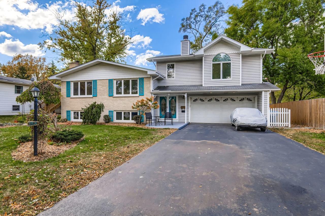 5904 Elm St., Lisle, IL 60532