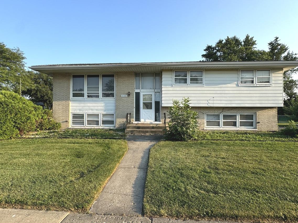 10300 S Kathy Ct., Palos Hills, IL 60465