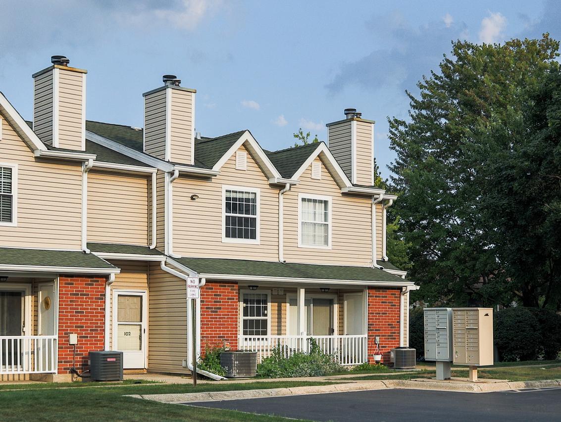1285 Wyndham Ln. #102, Palatine, IL 60074