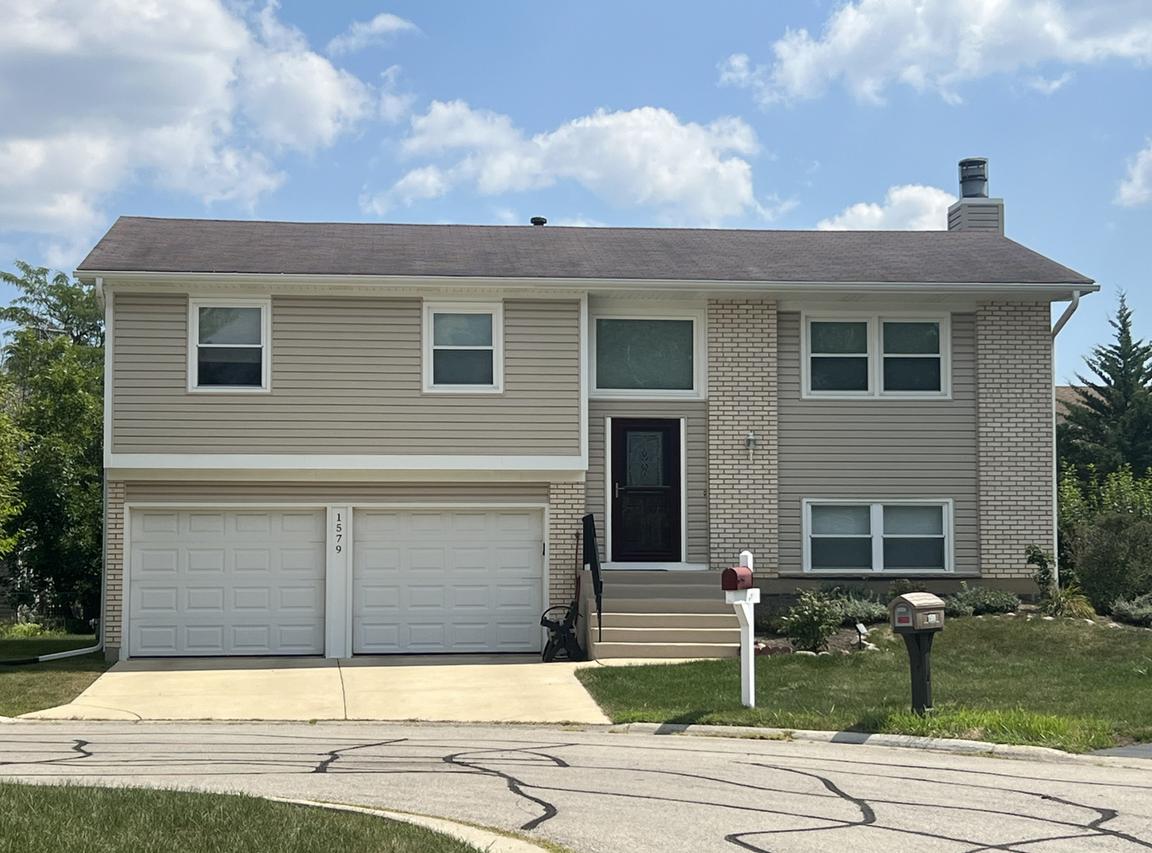 1579 E Bayside Ct., Hoffman Estates, IL 60192