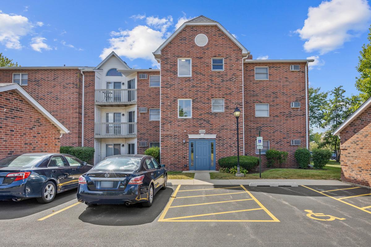 1354 Cunat Ct. #1D, Lake In The Hills, IL 60156