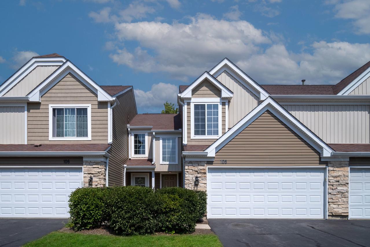 108 Cambridge Ave., Streamwood, IL 60107