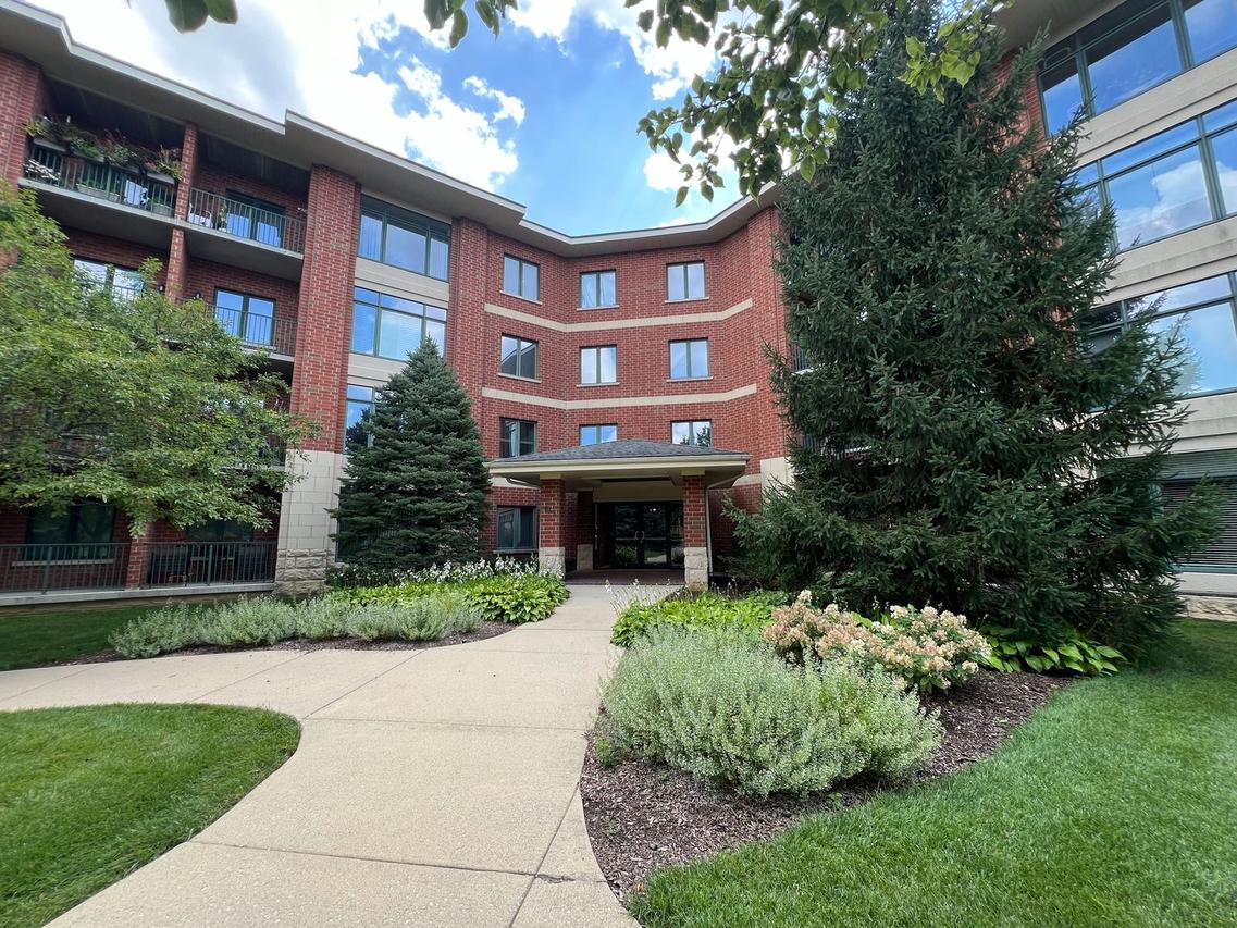 855 E 22nd St. #206, Lombard, IL 60148