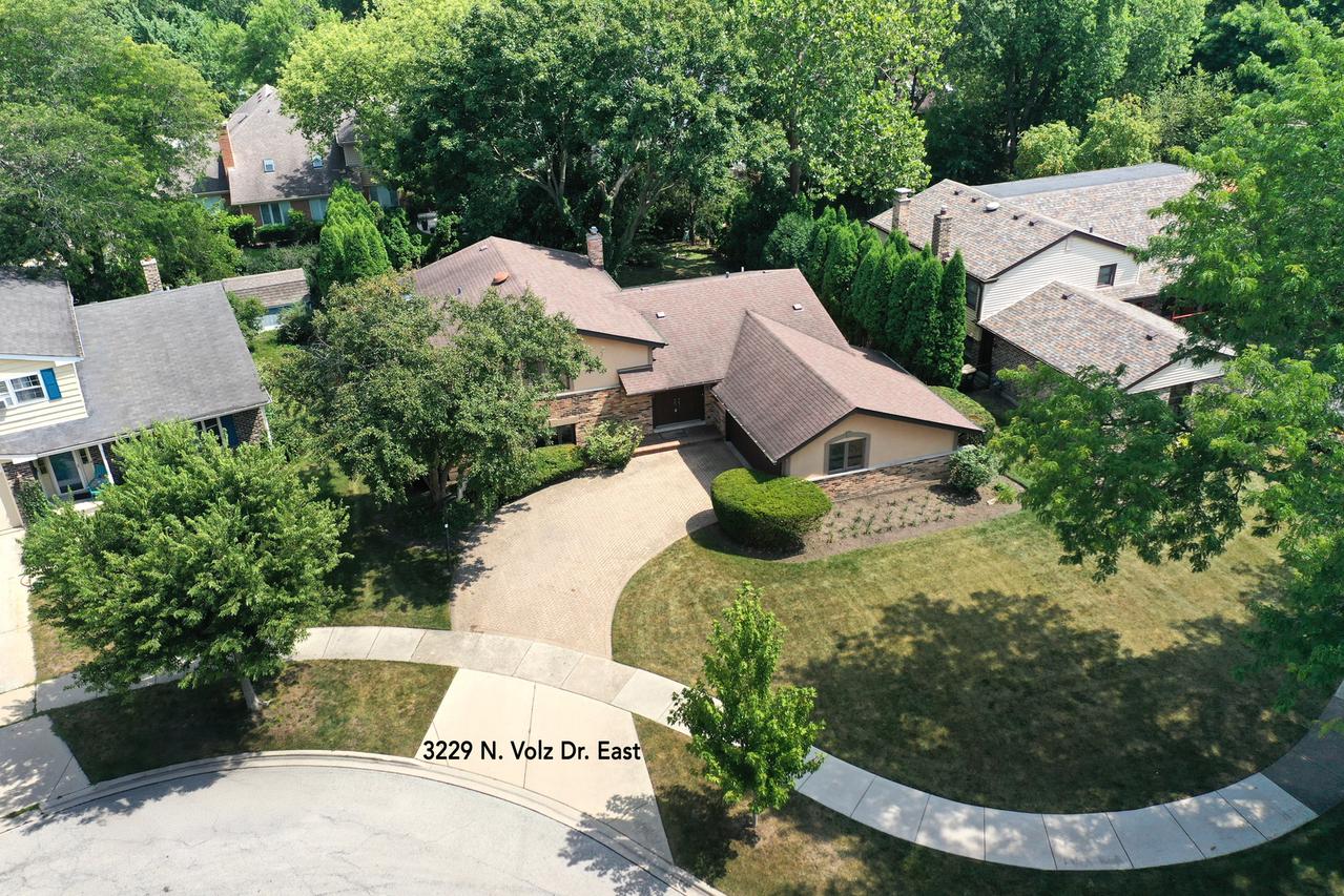 3229 N Volz Dr., Arlington Heights, IL 60004