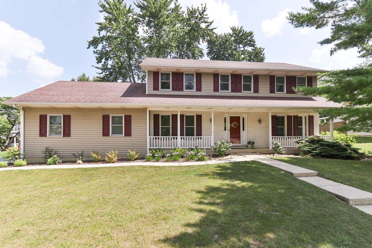 135 Richmond Ct., Roselle, IL 60172