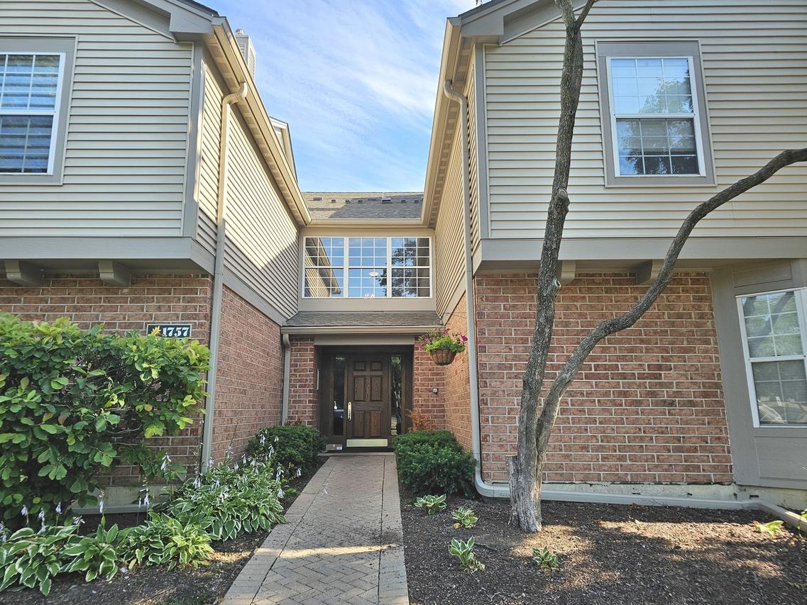 1757 Eastwood Ct. #6, Schaumburg, IL 60195