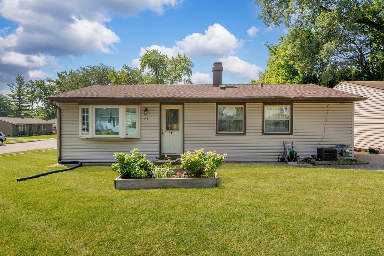 51 Golfview Ln., Carpentersville, IL 60110