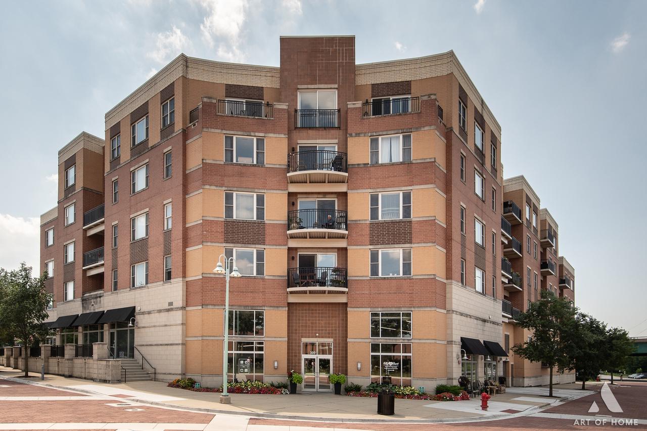 300 Village Cir. #314, Willow Springs, IL 60480