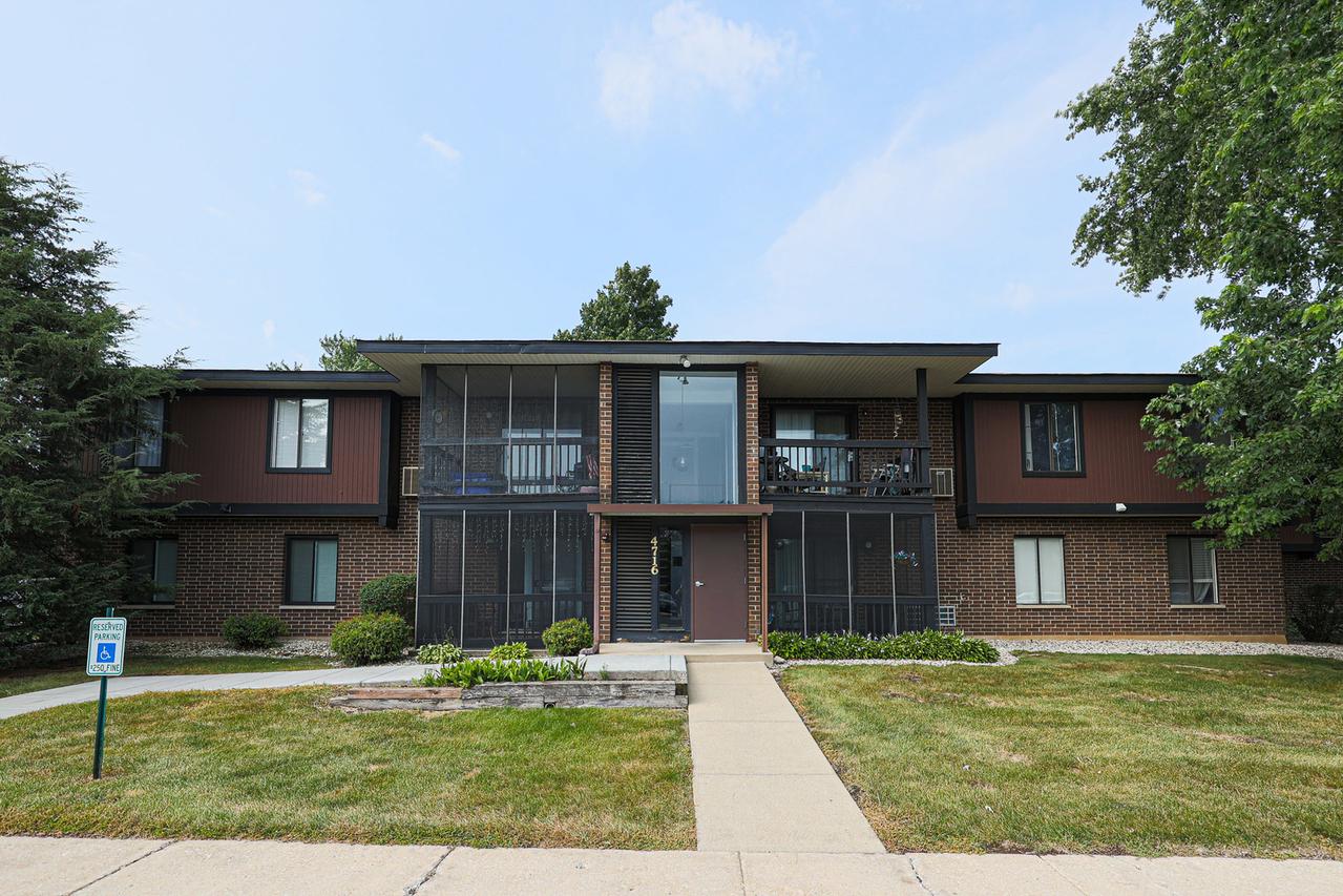 4716 W Northfox Ln. #3, Mchenry, IL 60050