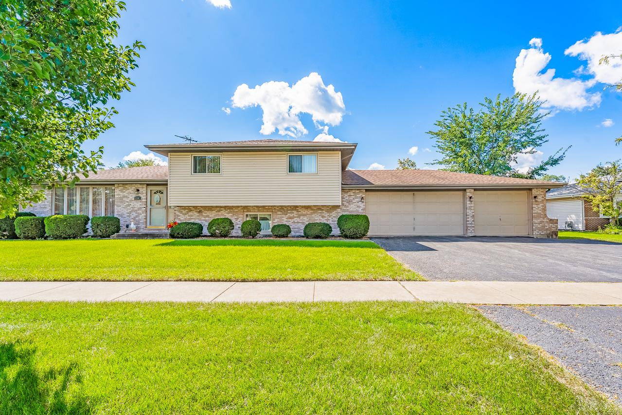 17900 65th Ave., Tinley Park, IL 60477