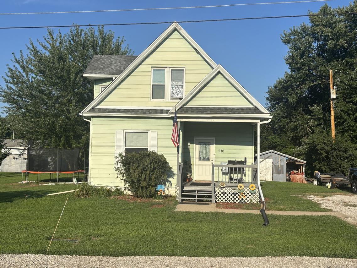 210 Vine St., Varna, IL 61375