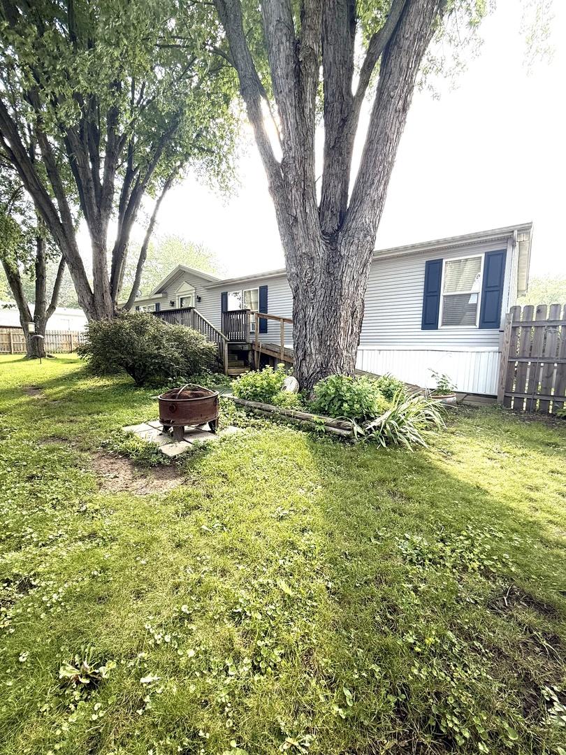 2032 Constitution Ave., Urbana, IL 61802
