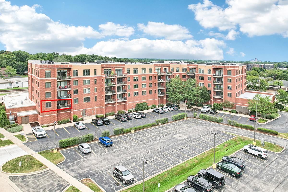 225 Main St. #205, Roselle, IL 60172