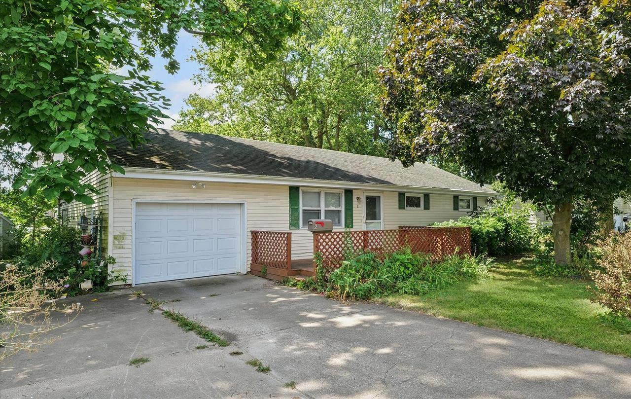 2 Circle Dr., Fisher, IL 61843