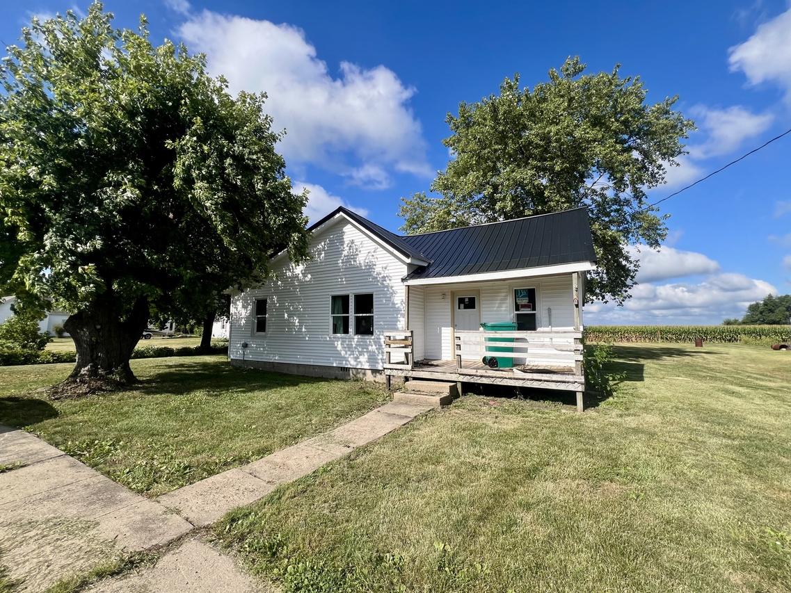301 S Bates St., Findlay, IL 62534