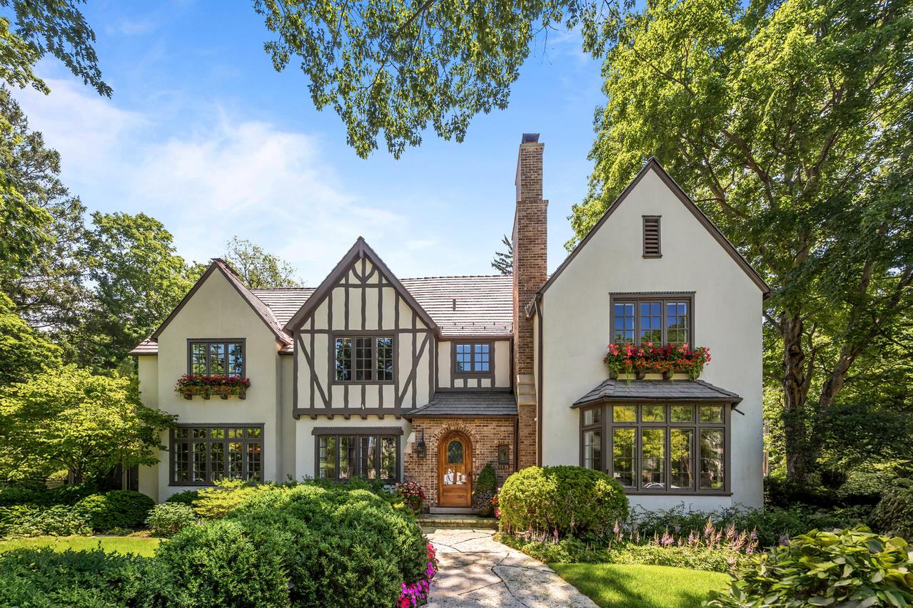 701 E Center Ave., Lake Bluff, IL 60044