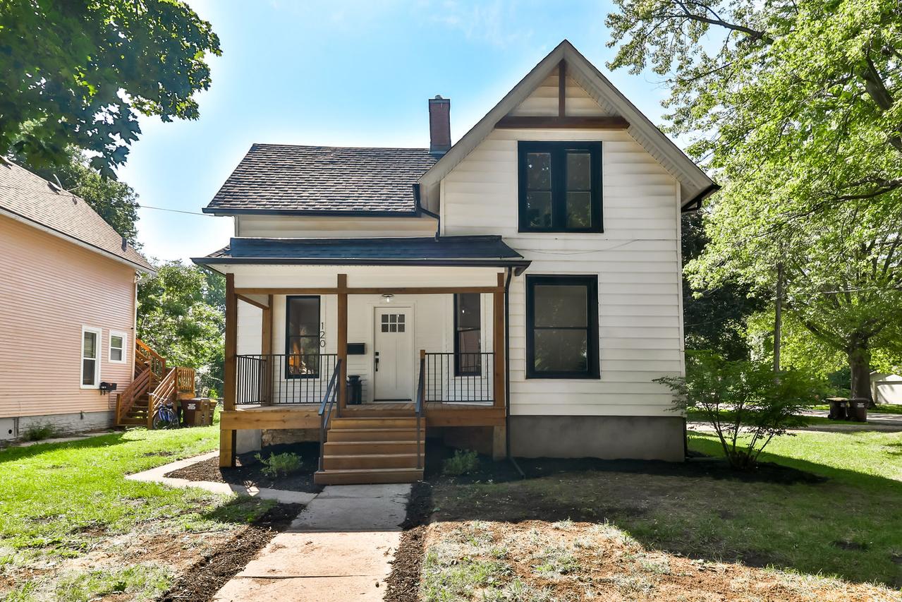 120 W Macomb St., Belvidere, IL 61008
