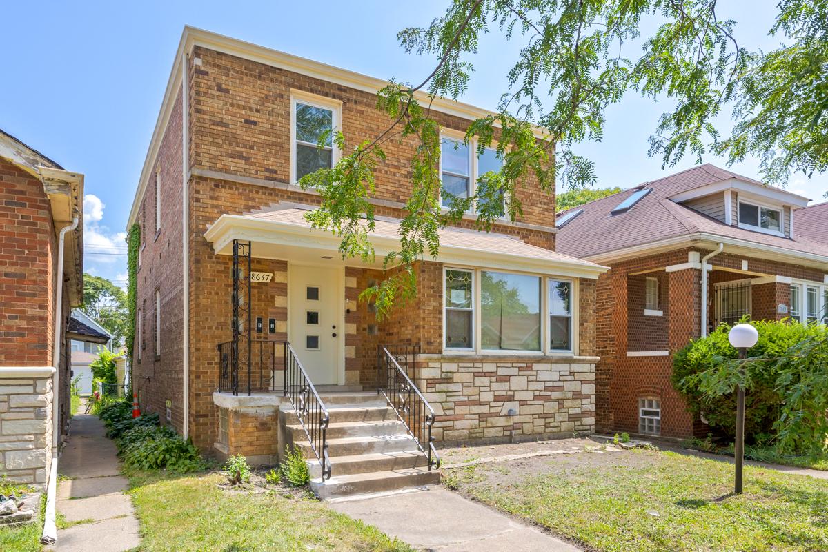 8647 S Kingston Ave., Chicago, IL 60617