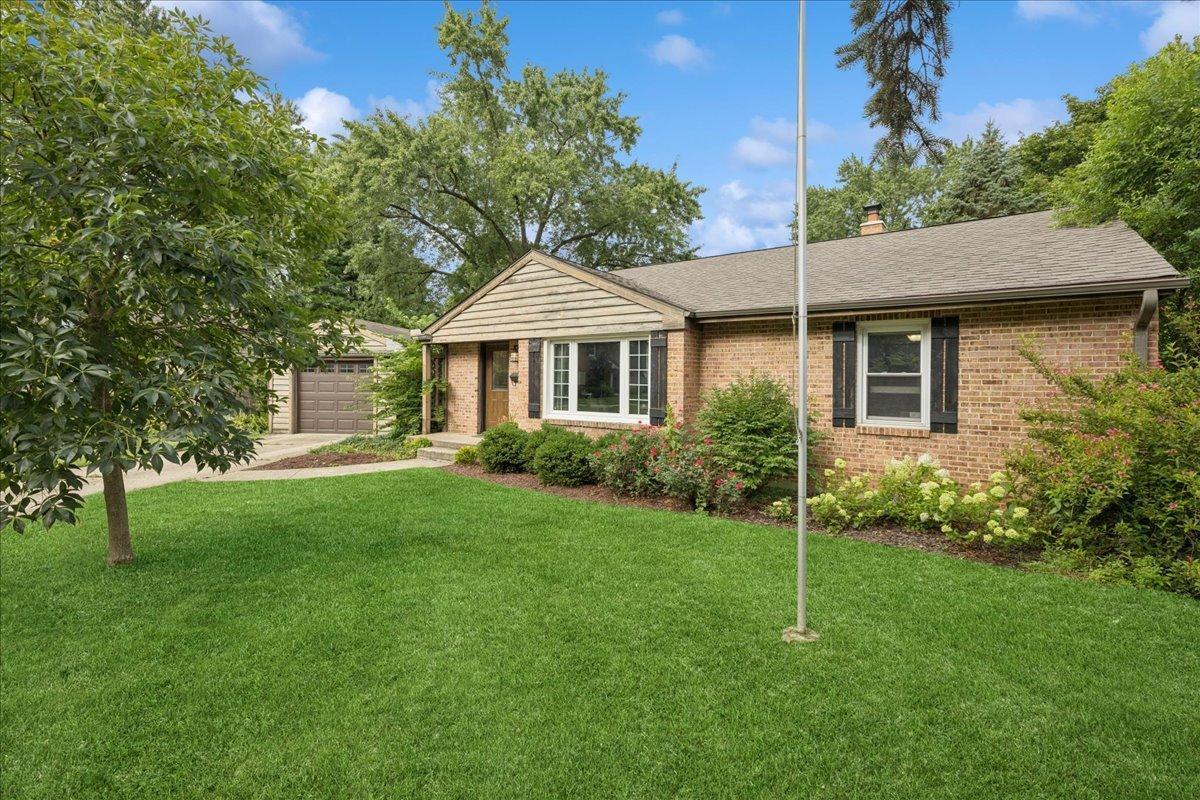 100 Elm St., Crystal Lake, IL 60014