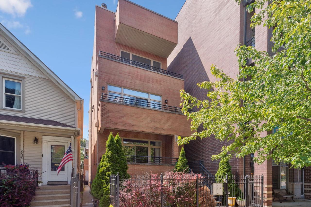 3052 N Oakley Ave. #1, Chicago, IL 60618