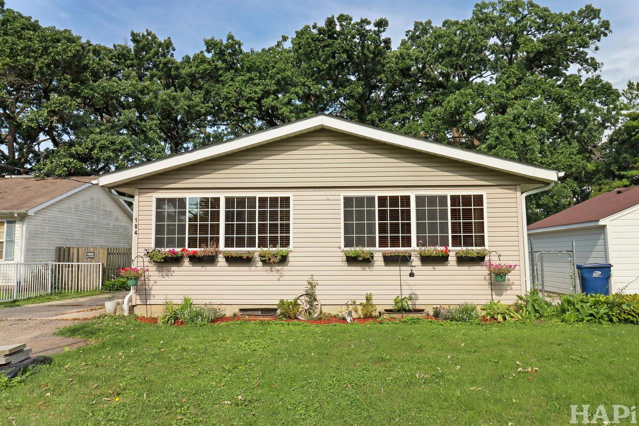 104 Oak Knoll Dr., Lake Villa, IL 60046